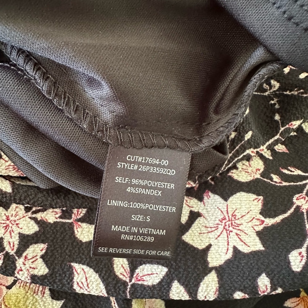 5 for $20 Deal- Trixxi Pink & Black Floral Romper Shorts - Size Small - Picture 10 of 11